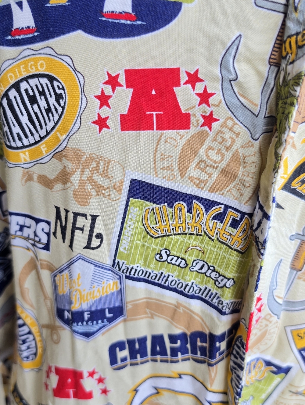 Vintage NFL San Diego Chargers Aloha Hawaiian Button Up Shirt AFC Size 2XL Men's - Picture 4 of 7